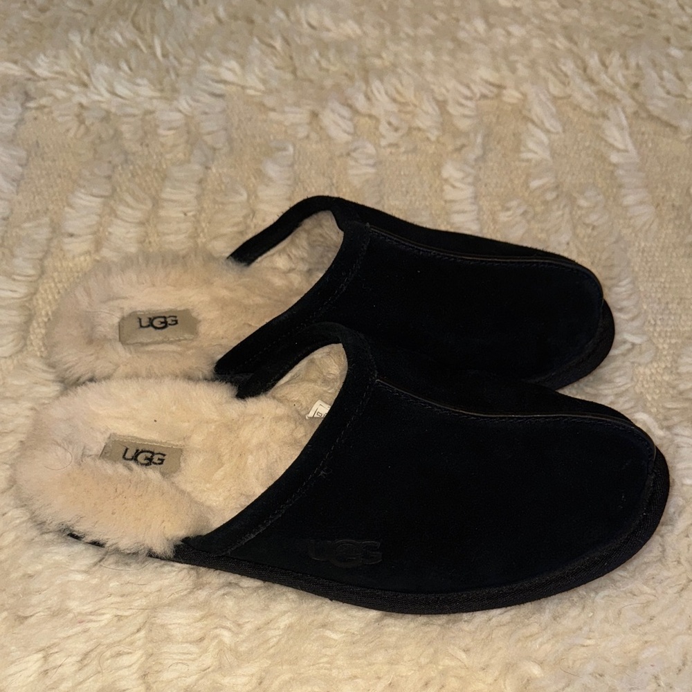 UGG Scuff Black Suede Slippers size 11 EUC